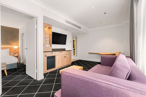 Holiday Inn Darling Harbour - Coogee Beach Accommodation 13