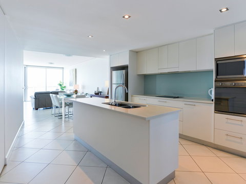 Grand Mercure Apartments Bargara - Coogee Beach Accommodation 4