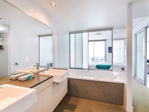 Grand Mercure Apartments Bargara - Coogee Beach Accommodation 6