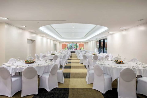DoubleTree by Hilton Esplanade Darwin - Coogee Beach Accommodation 9