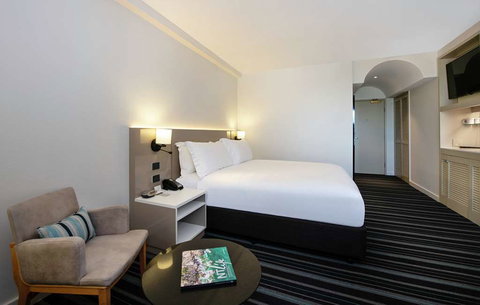 DoubleTree by Hilton Esplanade Darwin - Coogee Beach Accommodation 16