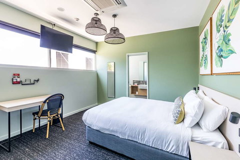 Nightcap at Commercial Hotel - Coogee Beach Accommodation 1