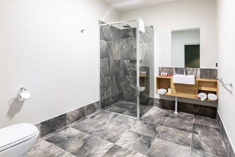 Nightcap at Commercial Hotel - Coogee Beach Accommodation 2