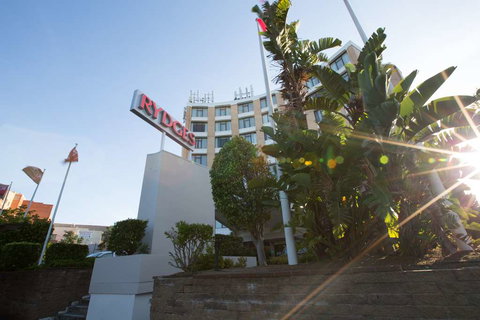 Rydges Camperdown - Coogee Beach Accommodation 0