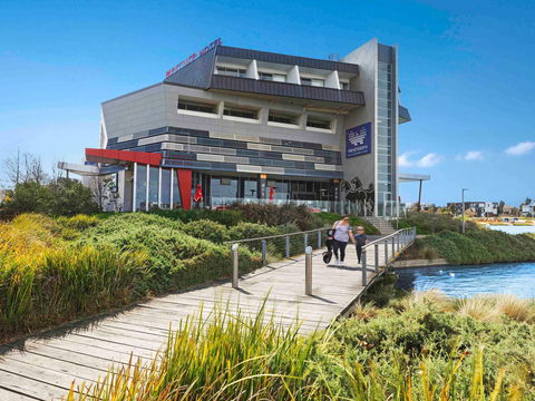 Mercure Melbourne Caroline Springs - Coogee Beach Accommodation 1