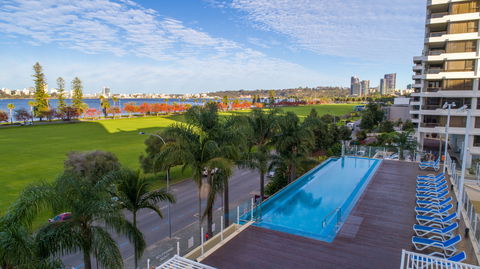 Crowne Plaza Perth - Coogee Beach Accommodation 0