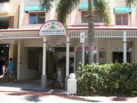 Macrossan House Boutique Holidays Apts - Coogee Beach Accommodation 1