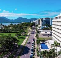 Holiday Inn Cairns Harbourside - Coogee Beach Accommodation