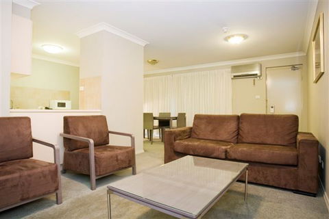 Pinnacle Apartments - Coogee Beach Accommodation 2