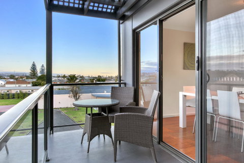 Bellevue on the Lakes - Coogee Beach Accommodation 1