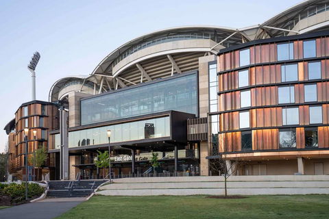 Oval Hotel - Coogee Beach Accommodation 0