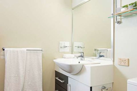 Mantra One Sandy Bay Road - Coogee Beach Accommodation 1