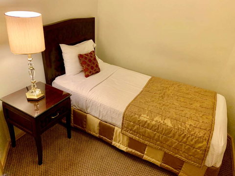 Royal Albert Hotel - Coogee Beach Accommodation 2