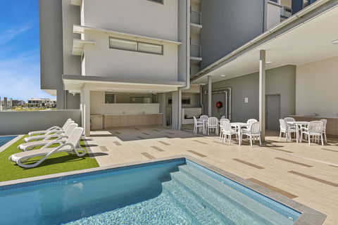 Direct Hotels - Aquarius Kawana - Coogee Beach Accommodation 2