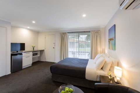 Best Western Colonial Village Motel - Coogee Beach Accommodation 2