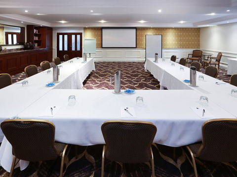 Grand Mercure The Hills Lodge - Coogee Beach Accommodation 5