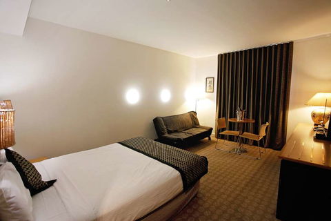 Golden Pebble Hotel - Coogee Beach Accommodation 4