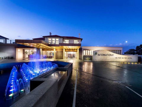 Swan River Hotel - Coogee Beach Accommodation 0