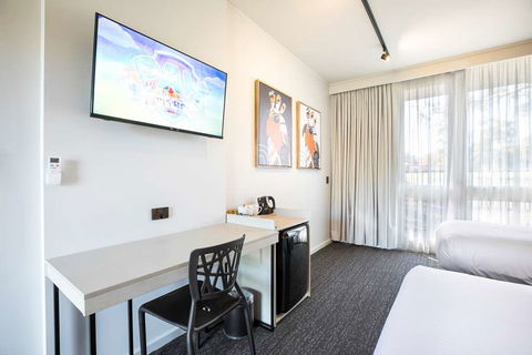 Nightcap At Sandown Park Hotel - Coogee Beach Accommodation 2
