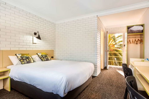 Boomerang Hotel - Coogee Beach Accommodation 5