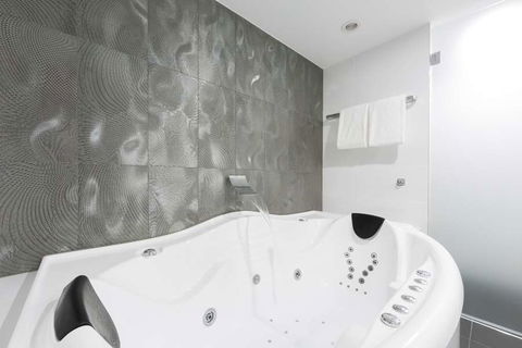 Avenue Hotel Canberra - Coogee Beach Accommodation 3