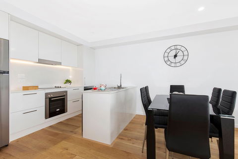 Astra Apartments Newcastle - Coogee Beach Accommodation 11