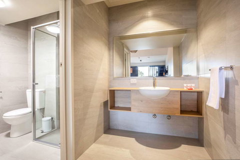 Nightcap at Manhattan Hotel - Coogee Beach Accommodation 0