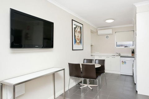 Forrest Hotel & Apartments - Coogee Beach Accommodation 2