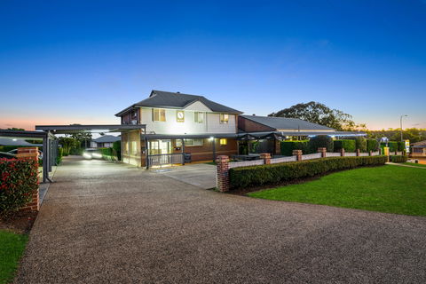 Ambassador On Ruthven Motel - Coogee Beach Accommodation 0