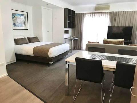 DressCircle Apts - Archer St - Coogee Beach Accommodation 2