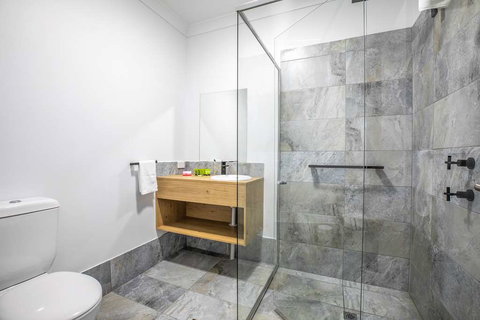 Nightcap at Exeter Hotel - Coogee Beach Accommodation 2