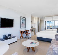Meriton Suites Broadbeach - Coogee Beach Accommodation