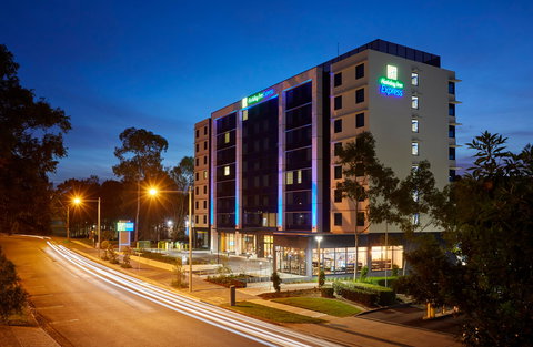Holiday Inn Express Sydney Macquarie Pk - Coogee Beach Accommodation 0