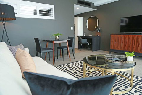 Alex Perry Hotel And Apartments - Coogee Beach Accommodation 9