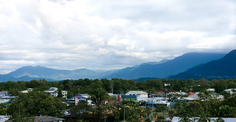 Holiday Inn Cairns Harbourside - Coogee Beach Accommodation 4