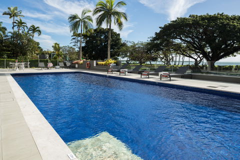 Holiday Inn Cairns Harbourside - Coogee Beach Accommodation 6