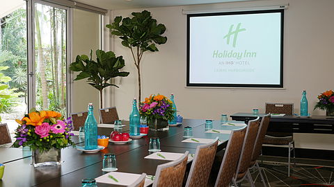 Holiday Inn Cairns Harbourside - Coogee Beach Accommodation 10