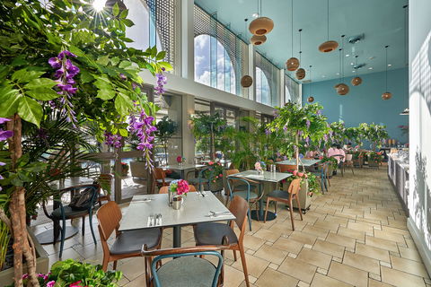 Holiday Inn Cairns Harbourside - Coogee Beach Accommodation 13