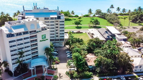 Holiday Inn Cairns Harbourside - Coogee Beach Accommodation 17