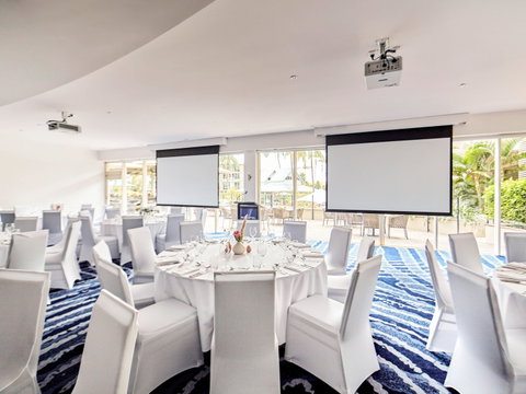 Novotel Cairns Oasis Resort - Coogee Beach Accommodation 9