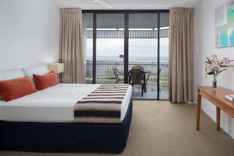 Rydges Esplanade Resort Cairns - Coogee Beach Accommodation 5