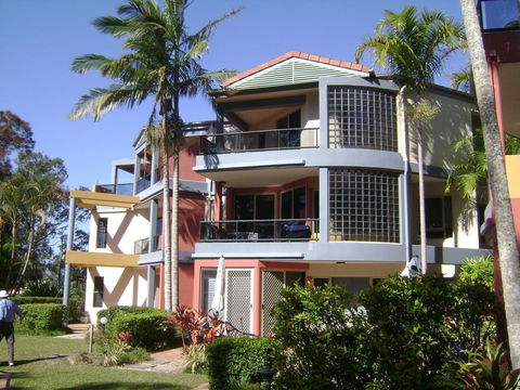 Como Noosa Luxury Riverside Apartments - Coogee Beach Accommodation 0