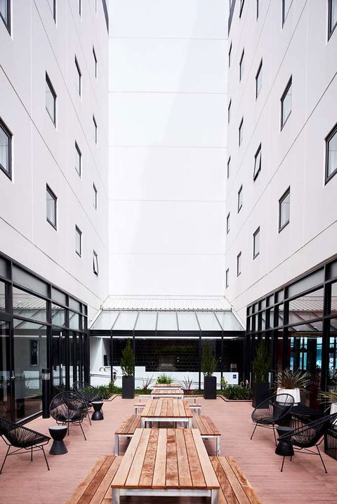 Essence Hotel Carlton - Coogee Beach Accommodation 0