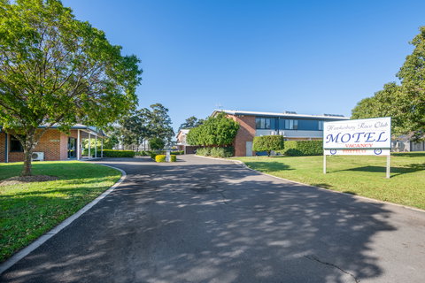 Hawkesbury Race Club Motel - Coogee Beach Accommodation 0