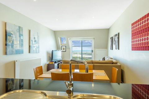 Deep Blue Hotel & Hot Springs - Coogee Beach Accommodation 1