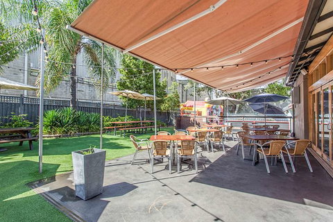 Nightcap at High Flyer Hotel - Coogee Beach Accommodation 0