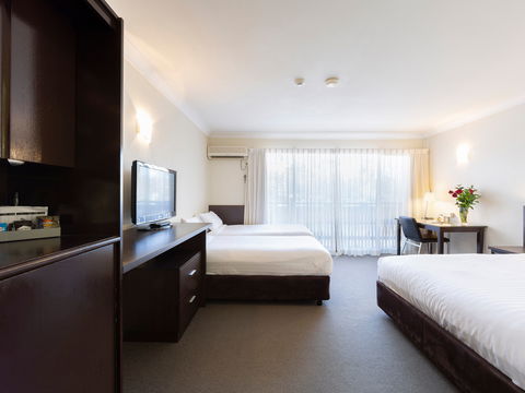 Ibis Styles Canberra Tall Trees - Coogee Beach Accommodation 2
