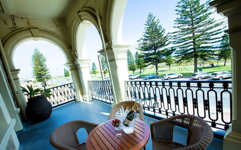 Largs Pier Hotel - Coogee Beach Accommodation 2