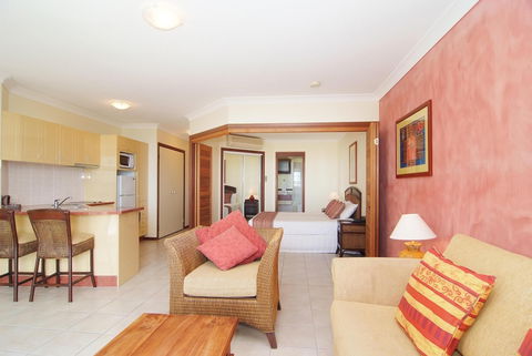 At Waters Edge Resort - Coogee Beach Accommodation 2