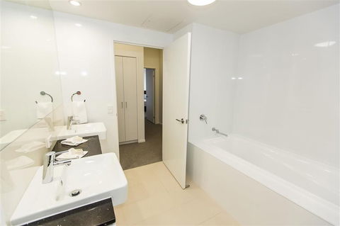 Gladstone Central Plaza Apartment Hotel - Coogee Beach Accommodation 1